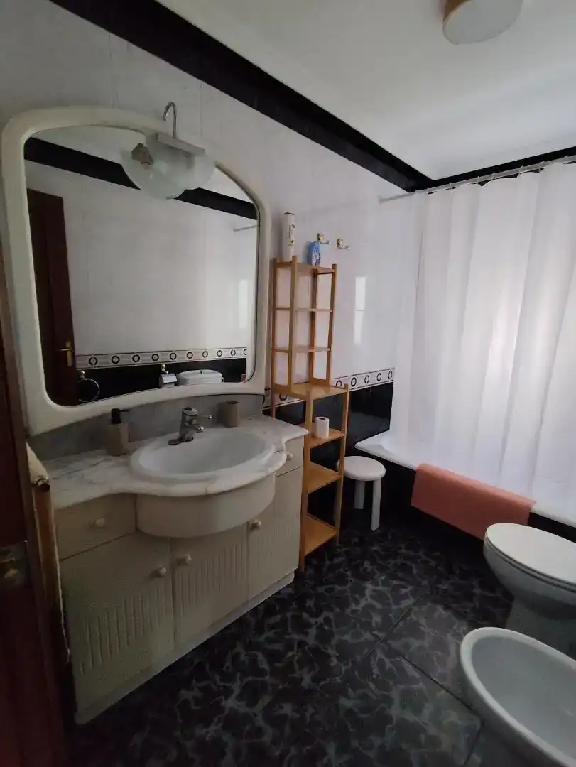 Badezimmer von Wohnung zur Miete in Puertollano mit Klimaanlage und Balkon