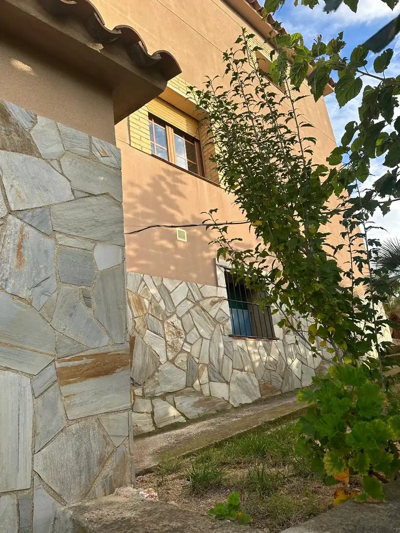Exterior view of Houses for sale in La Bisbal del Penedès  with Heating, Private garden and Terrace