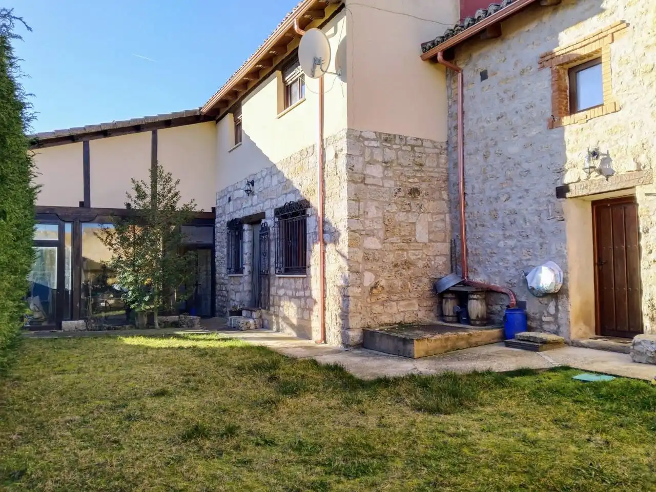 Exterior view of Houses for sale in Mazuela, Burgos