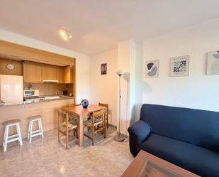 Sala d'estar de Apartament de lloguer en Palamós amb Aire condicionat, Moblat i Piscina comunitària
