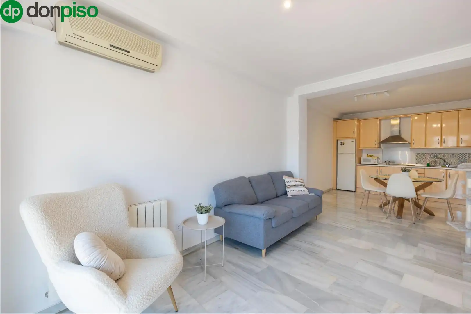 Wohnzimmer von Wohnung zum Verkauf in Granada mit Klimaanlage, Heizung und Terrasse