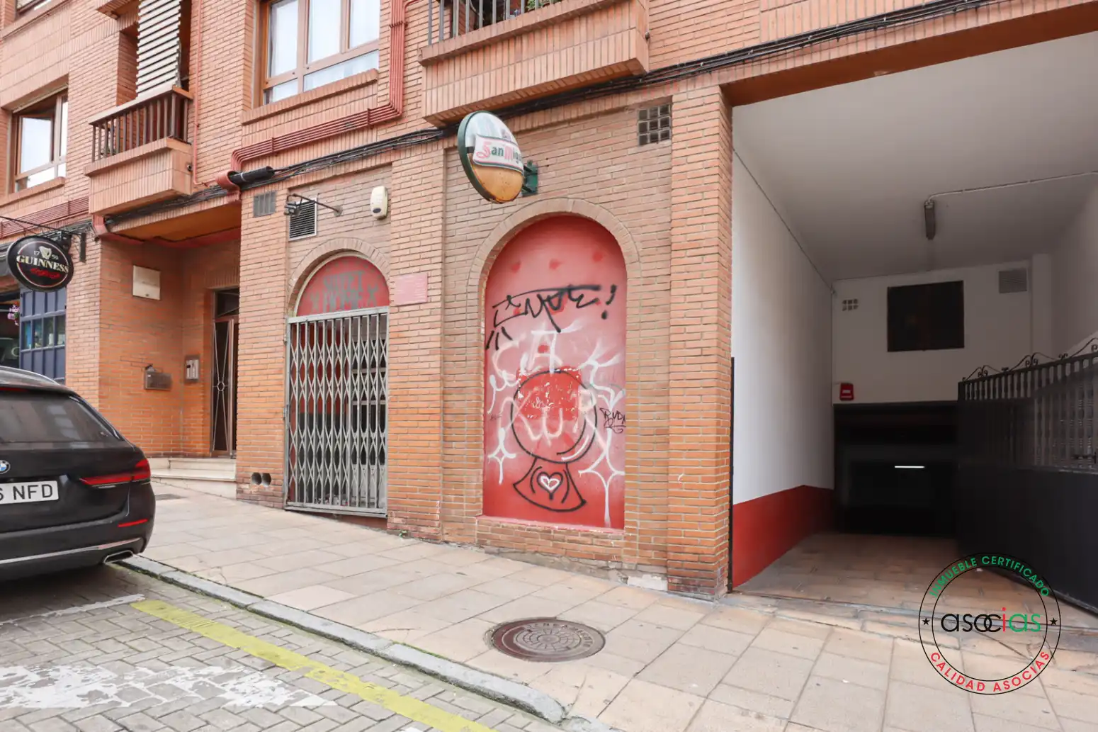 Vista exterior de Piso en venta en Oviedo  con Calefacción, Parquet y Terraza