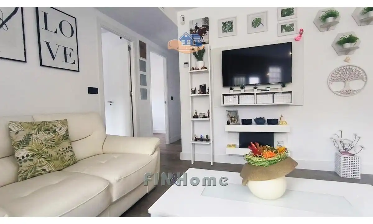 Living room of Flat for sale in Sevilla  with Air Conditioner, Heating and Furnished