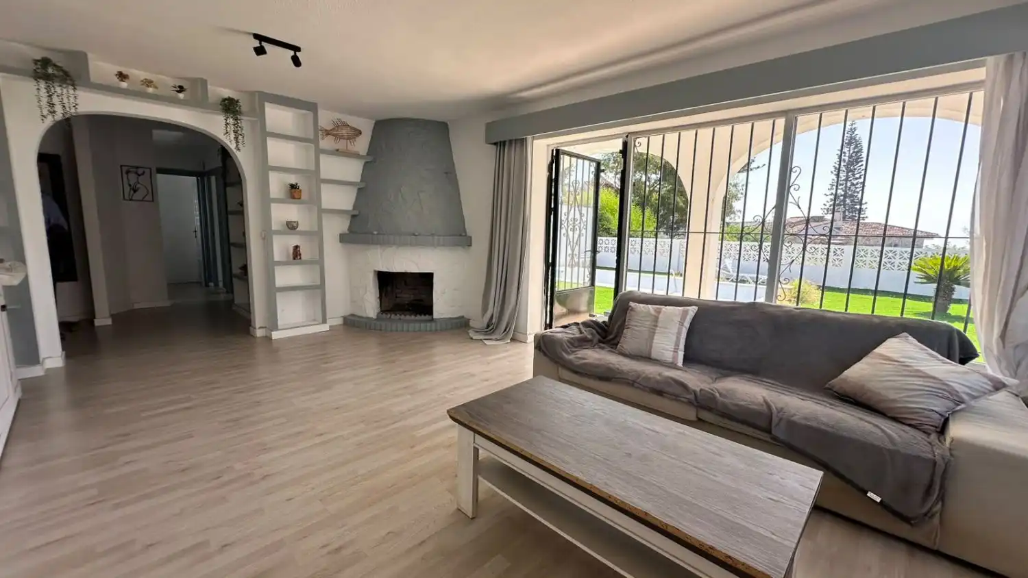 Sala d'estar de Casa o xalet en venda en Benalmádena amb Terrassa