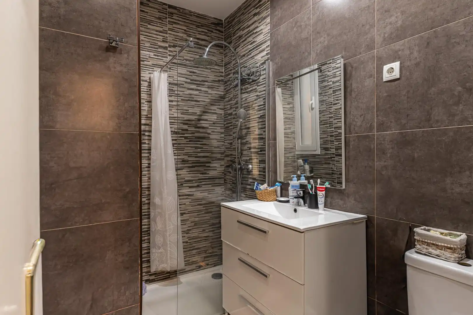 Bathroom of Flat for sale in Madrid