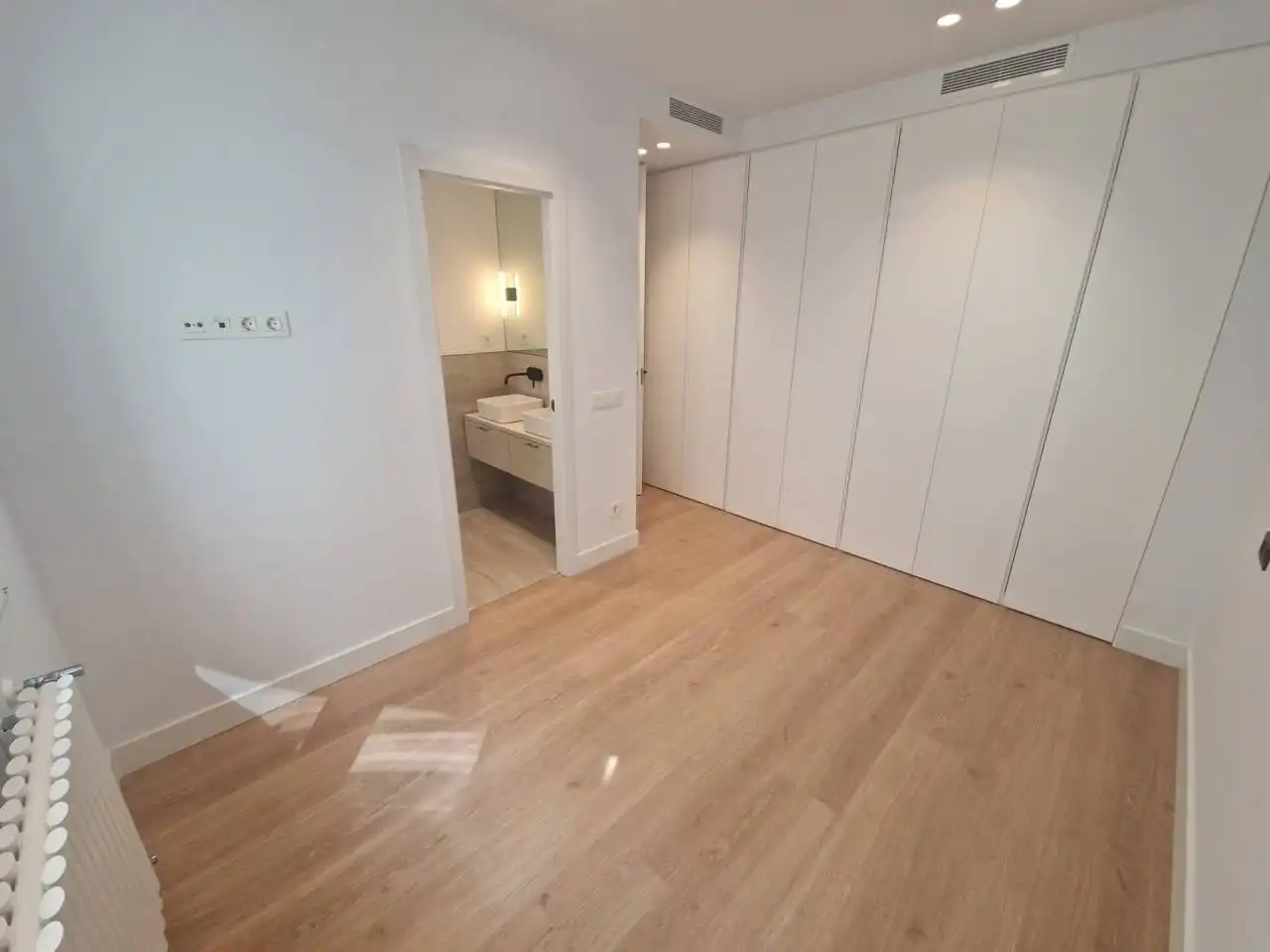 Schlafzimmer von Wohnung zum Verkauf in Madrid mit Klimaanlage, Heizung und Terrasse
