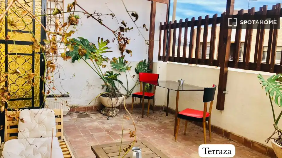 Appartamento con terrazza in affitto a L'Eixample