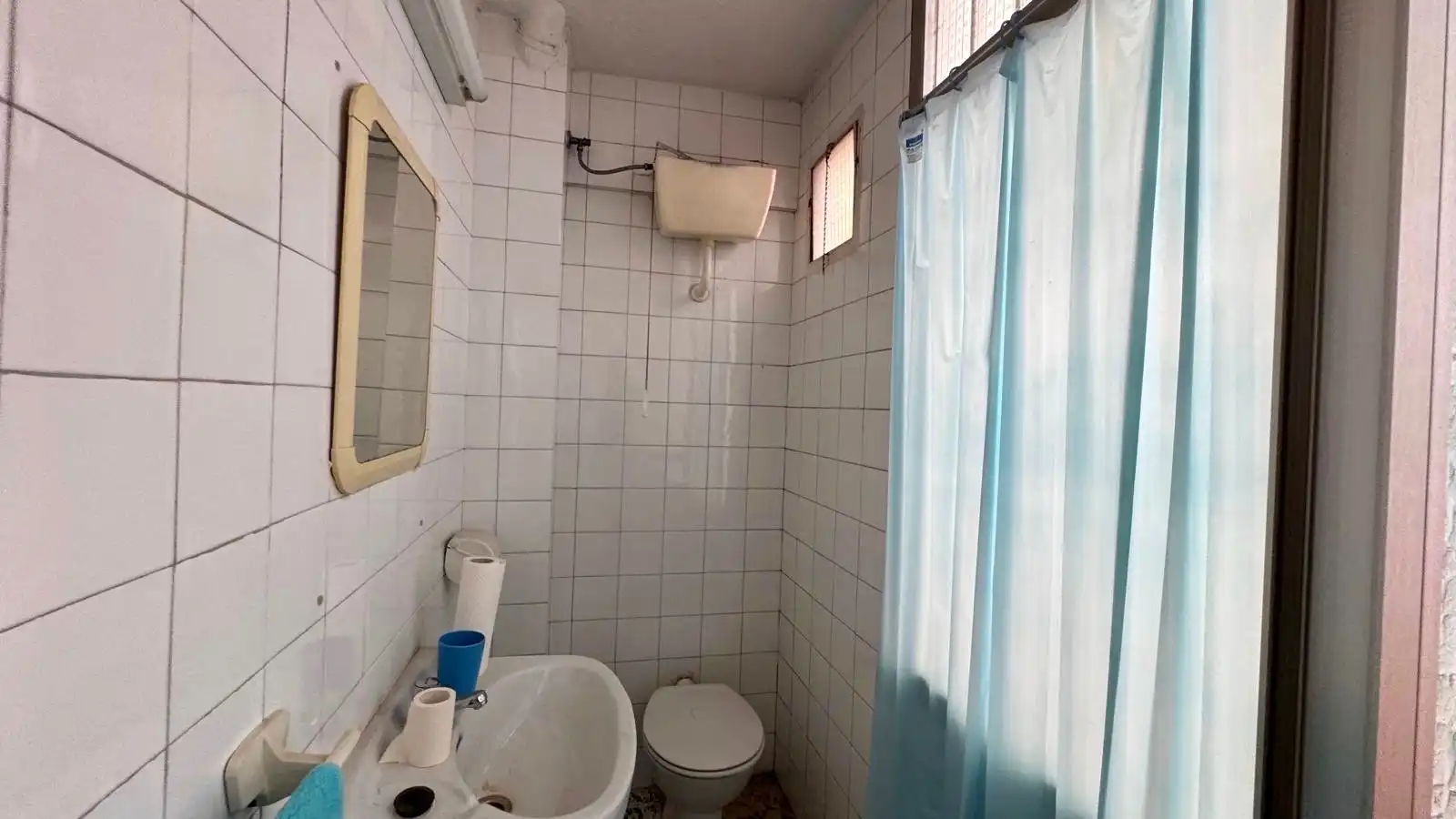 Badezimmer von Büro zum Verkauf in Cáceres mit Klimaanlage und Heizung