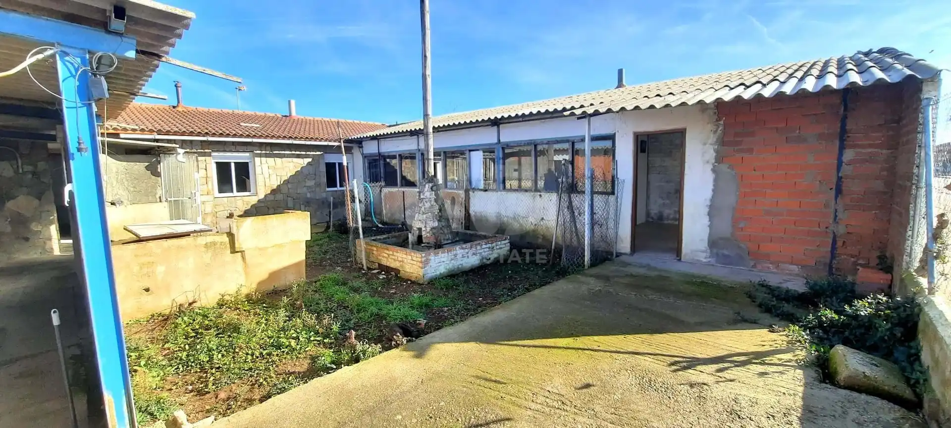 Vista exterior de Casa o xalet en venda en San Pedro Bercianos amb Calefacció