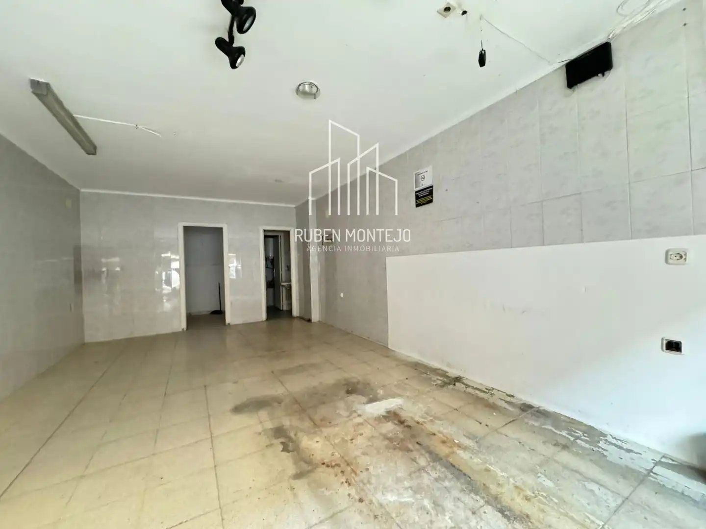 Local comercial de lloguer a Gomez Ulla