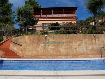 Villa con balcone in vendita a Carrer Sorra