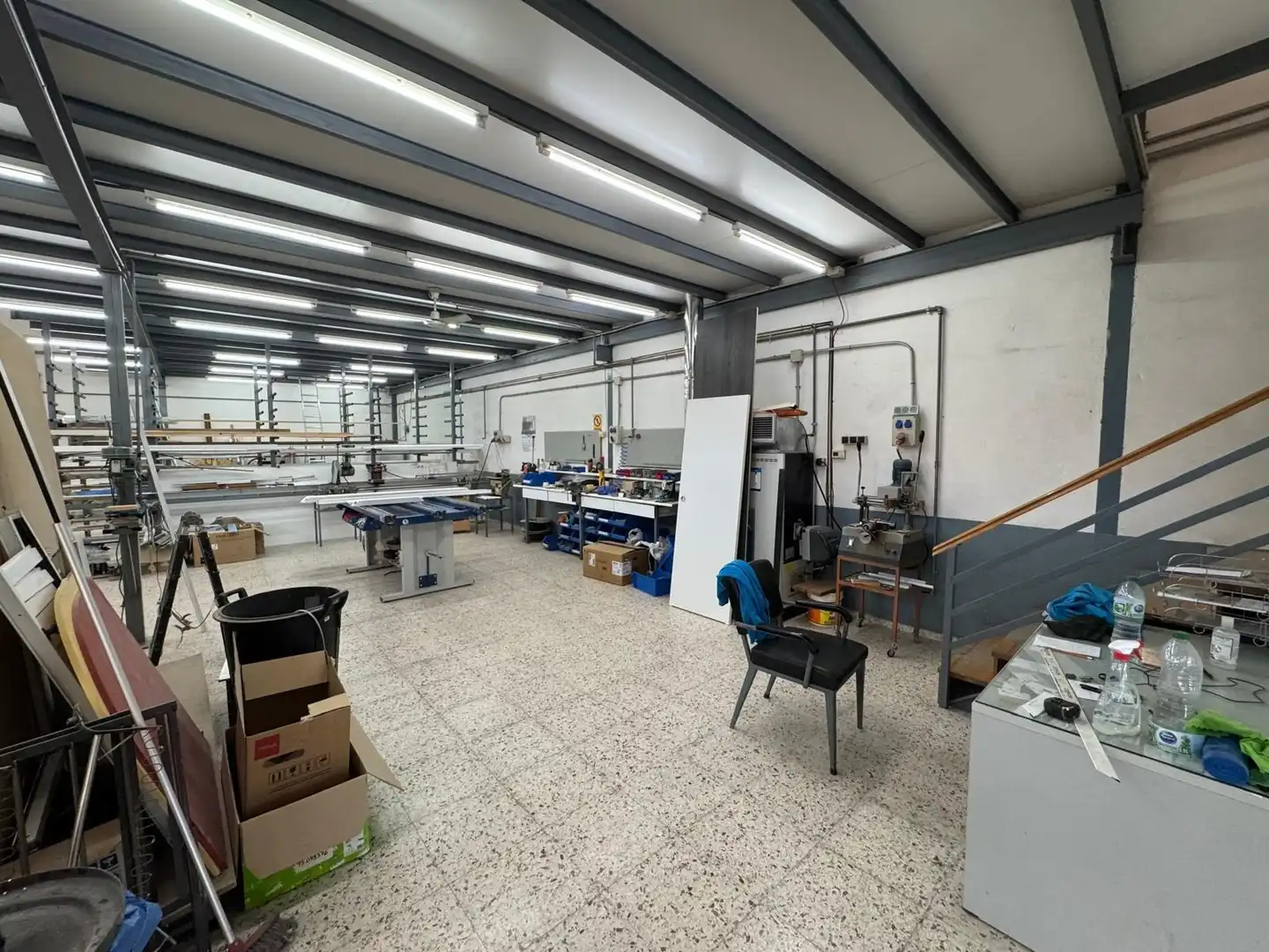 Fabrikhallen zur Miete in Elda