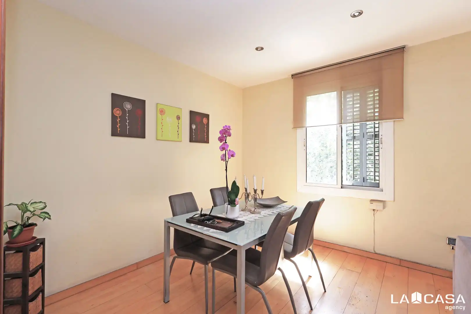 Comedor de Piso en venta en Barcelona con Balcón