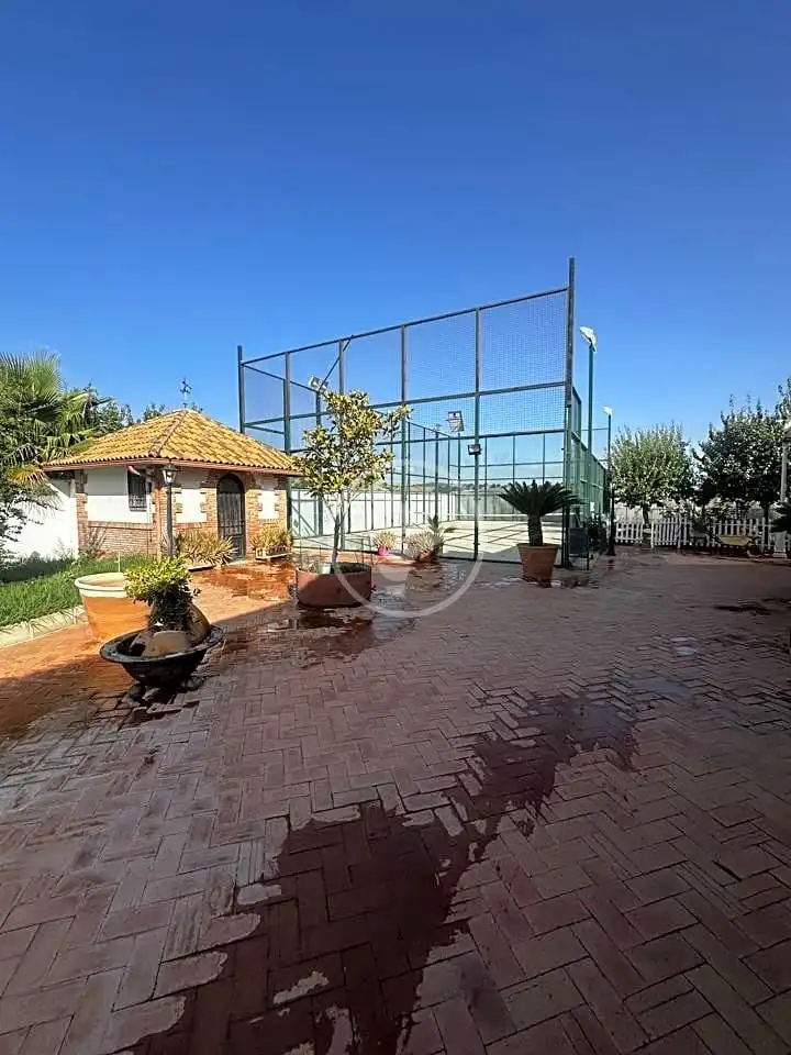 Terrassa de Casa o xalet en venda en Linares amb Aire condicionat, Calefacció i Jardí privat