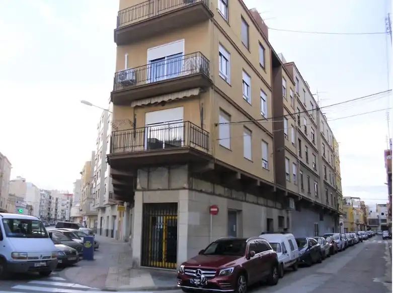 Business premises for sale in Avinguda Pere IV 14