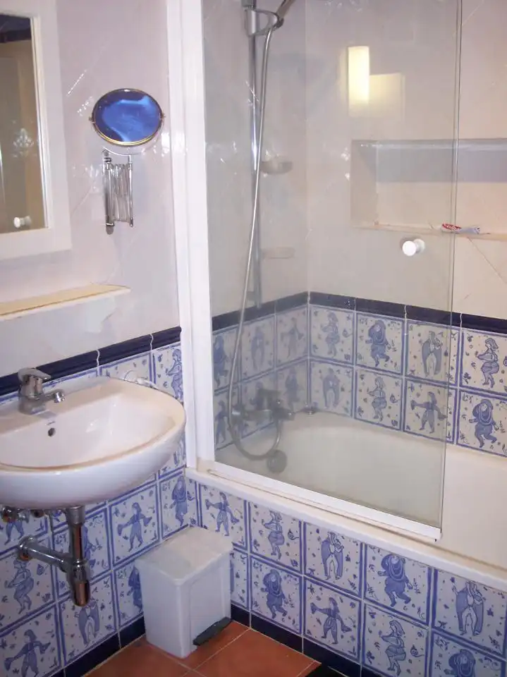 Baño de Piso de alquiler en Madrid con Calefacción, Amueblado y Balcón