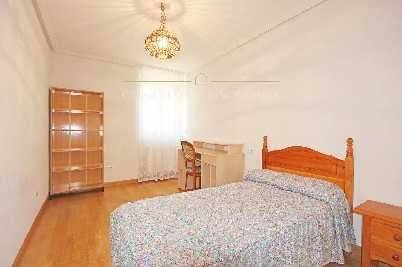 Flat for rent in Poeta Jesús Rasueros, Pizarrales
