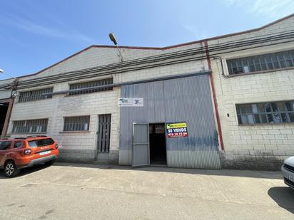 Exterior view of Industrial buildings for sale in La Puebla de Alfindén