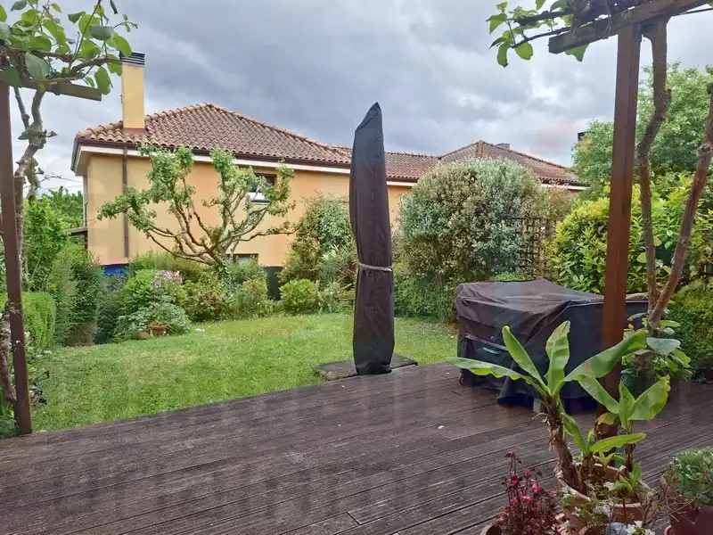 Jardín de Casa o chalet en venta en Sariego con Calefacción, Terraza y Trastero