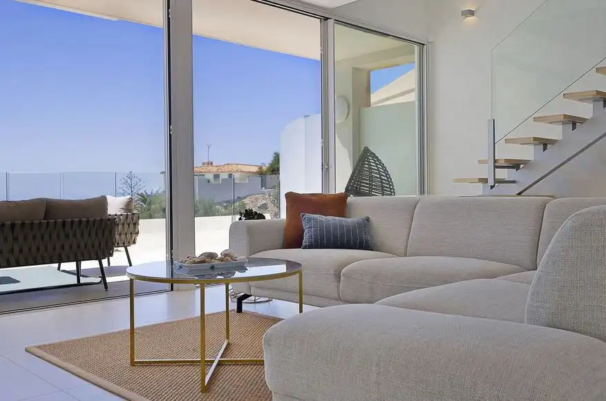 Sala de estar de Ático en venta en Benalmádena con Aire acondicionado, Terraza y Trastero