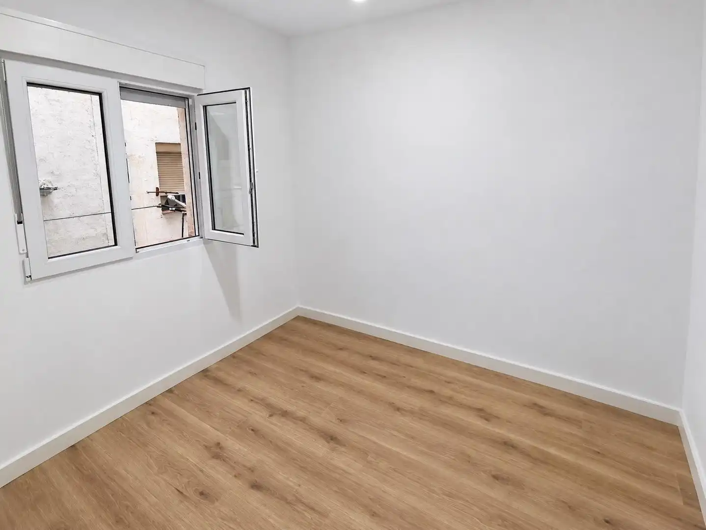 Schlafzimmer von Wohnung zum Verkauf in Latina