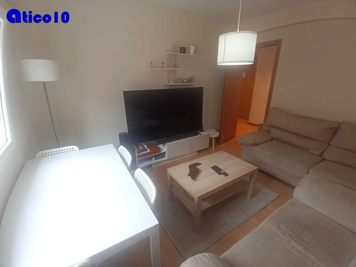 Sala d'estar de Pis en venda en Oviedo  amb Calefacció, Parquet i Traster