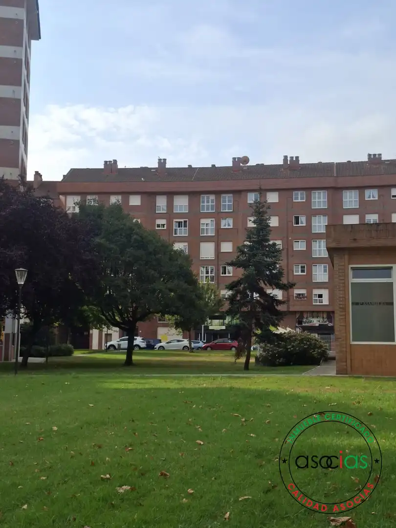 Vista exterior de Piso en venta en Gijón  con Calefacción, Parquet y Trastero