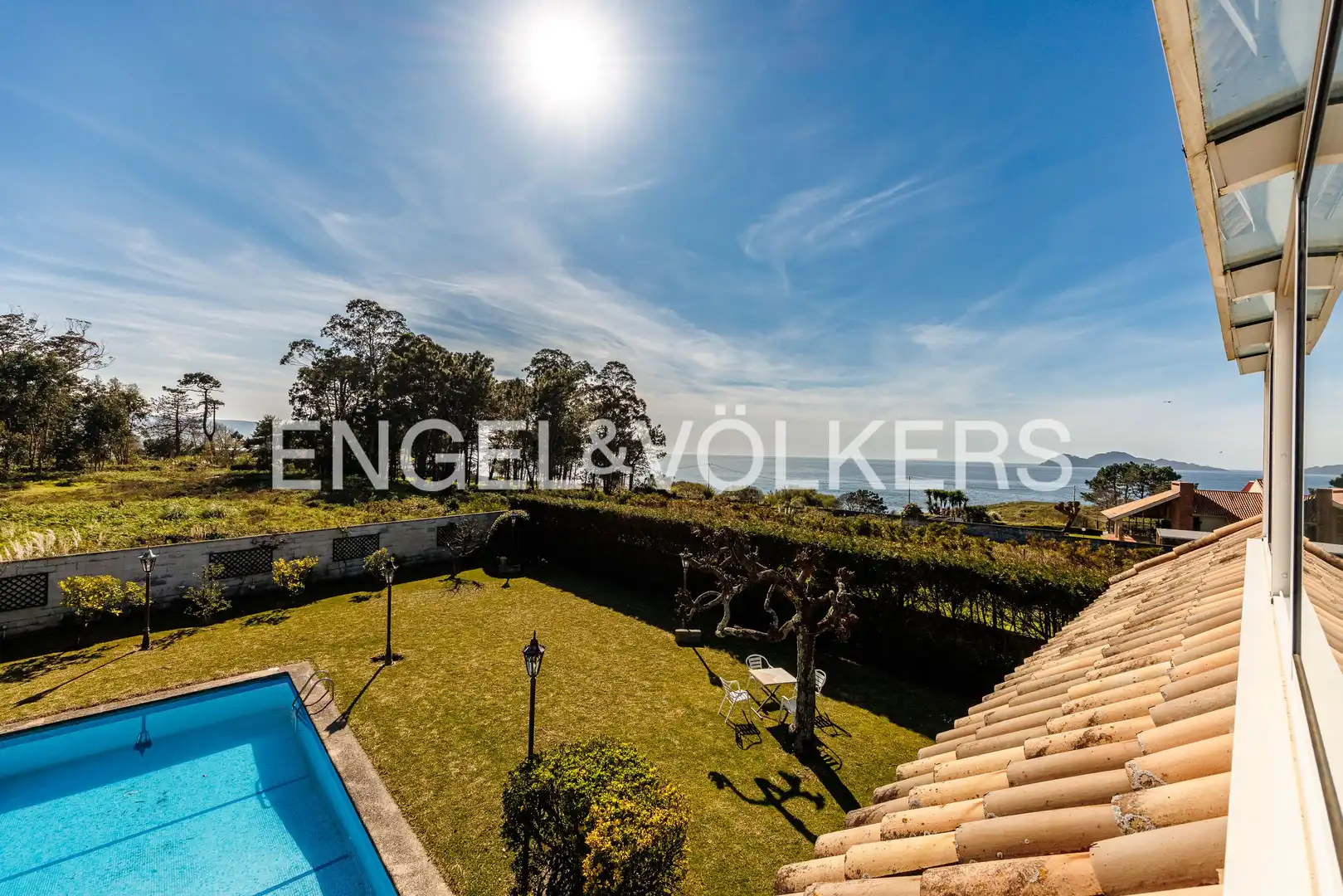 Vista exterior de Casa o xalet en venda en Vigo  amb Calefacció, Terrassa i Piscina