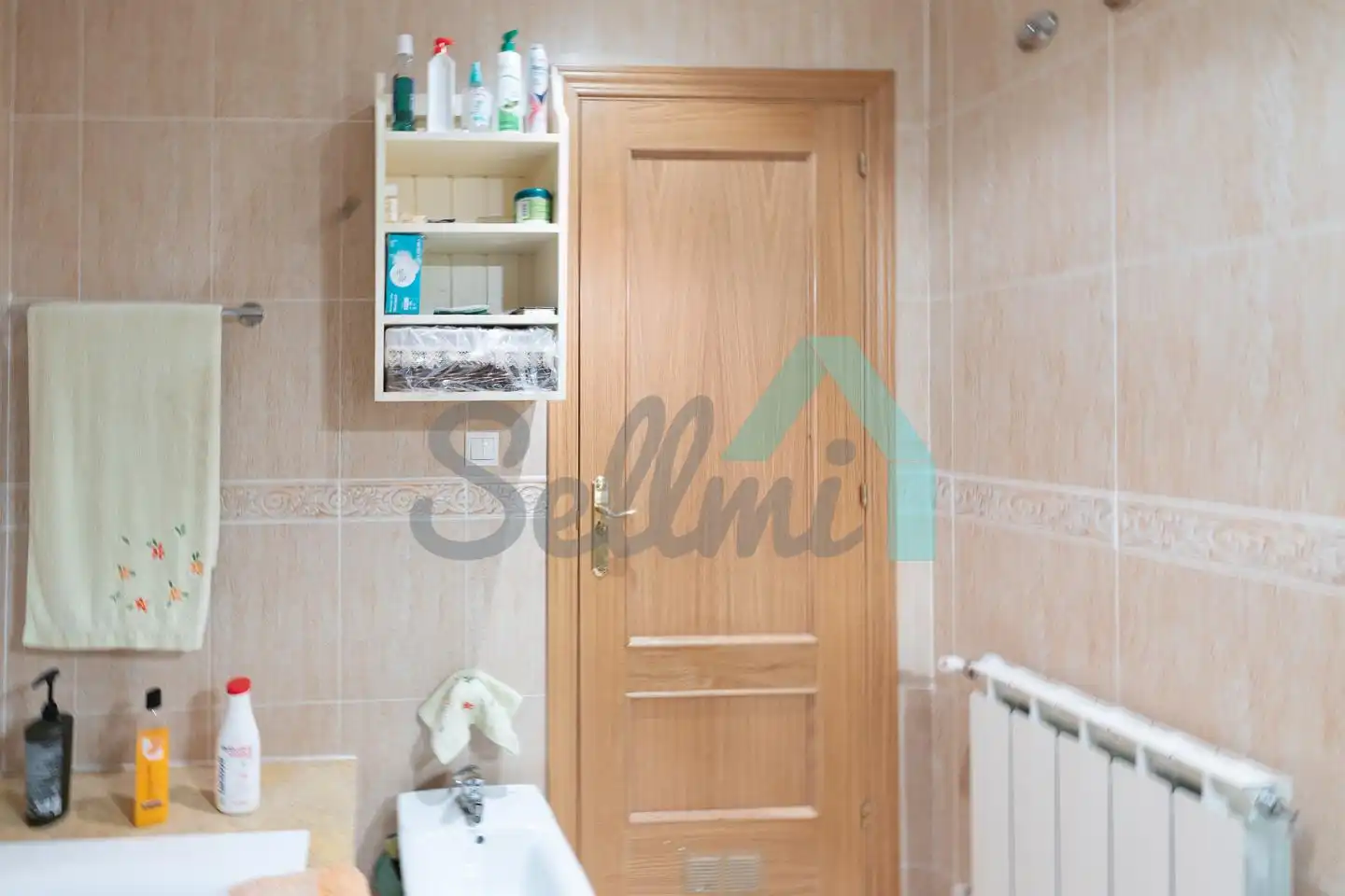 Bathroom of Flat for sale in Aller  with Heating and Storage room