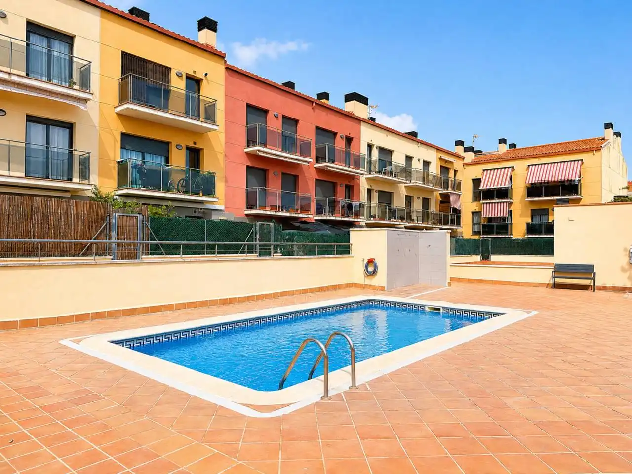 Schwimmbecken von Wohnung zum Verkauf in Palafrugell mit Privatgarten, Terrasse und Gemeinschaftspool