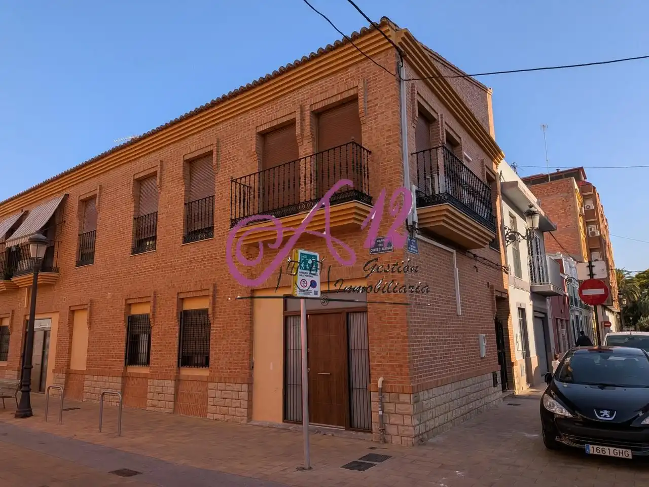Exterior view of Ground floor for rent in Valencia  with Air Conditioner and Furnished