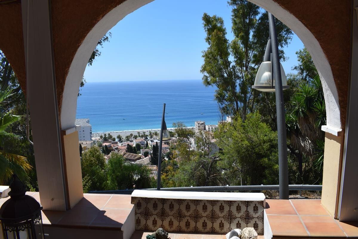 Exterior view of House or chalet for sale in Almuñécar  with Air Conditioner, Private garden and Terrace