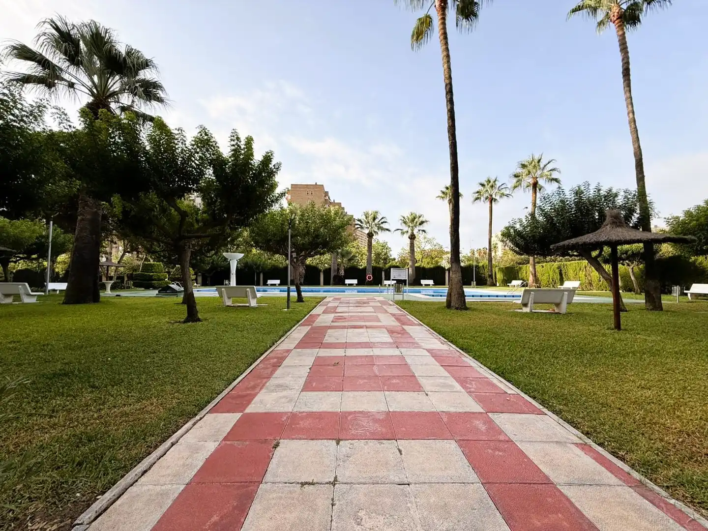 Piscina de Pis en venda en Alicante / Alacant amb Aire condicionat, Calefacció i Terrassa