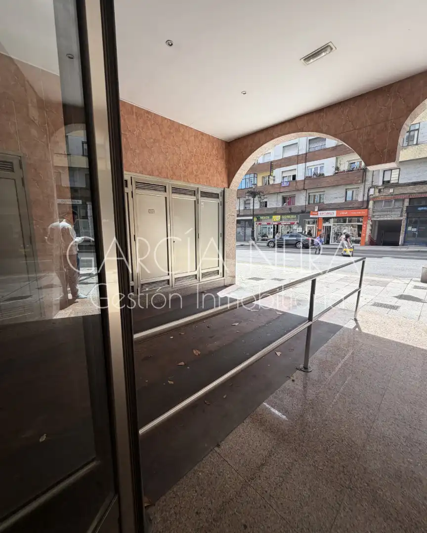 Pis en venda en Oviedo  amb Calefacció, Parquet i Moblat