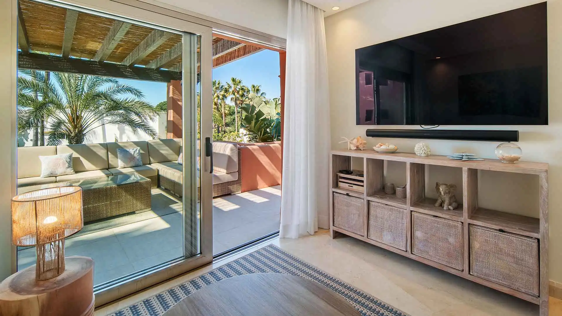 Sala de estar de Ático en venta en Marbella con Aire acondicionado, Terraza y Trastero