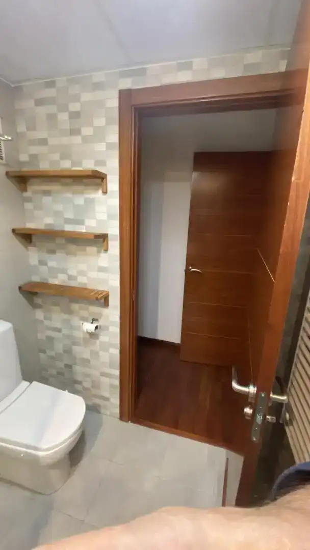 Baño de Piso en venta en  Granada Capital con Piscina y Balcón