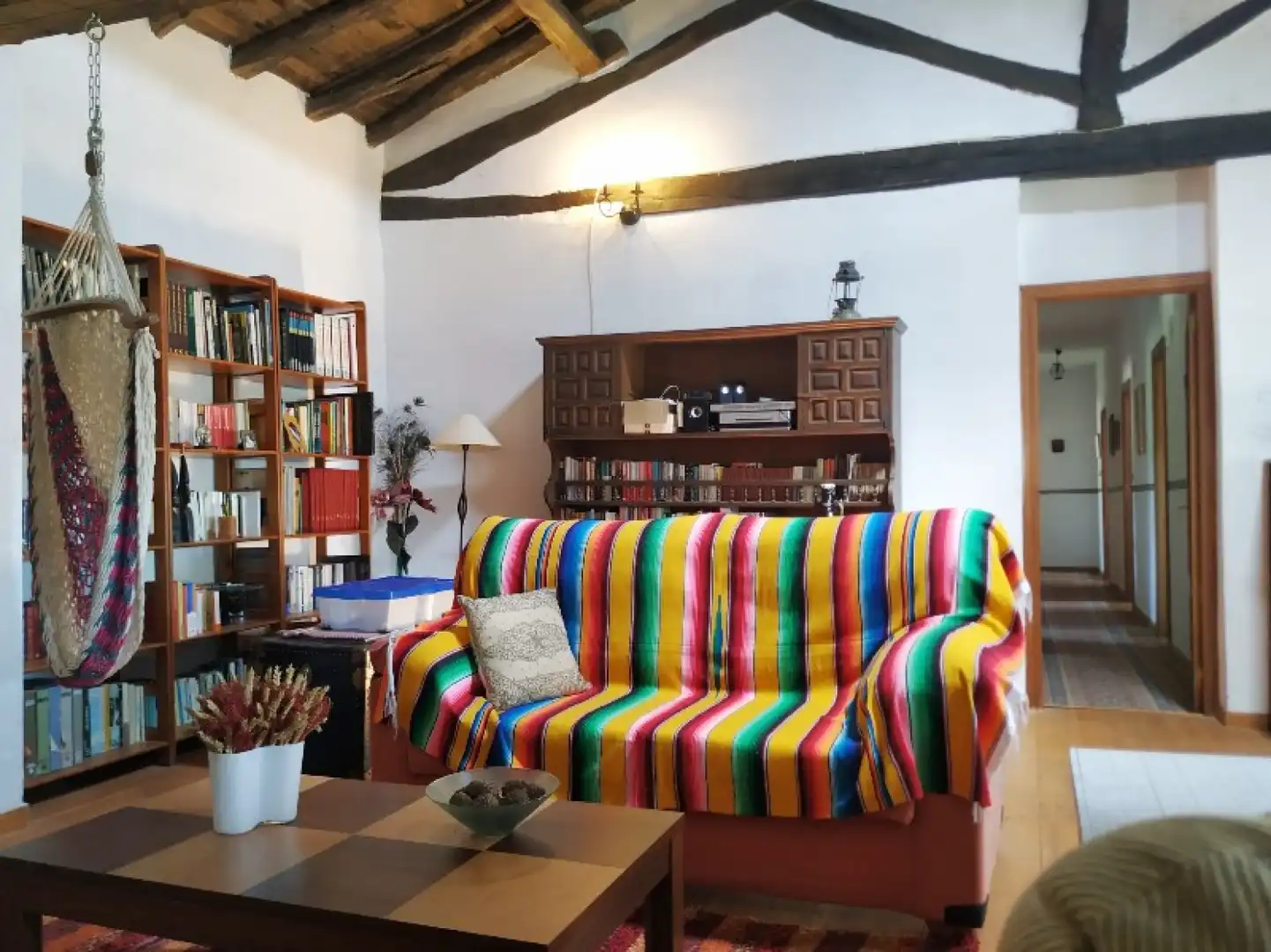 Sala d'estar de Casa o xalet en venda en Valle de Valdelucio amb Calefacció, Jardí privat i Parquet