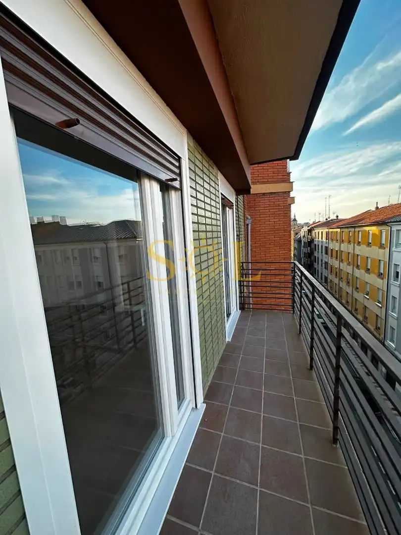 Terrassa de Pis en venda en León Capital  amb Calefacció, Terrassa i Traster