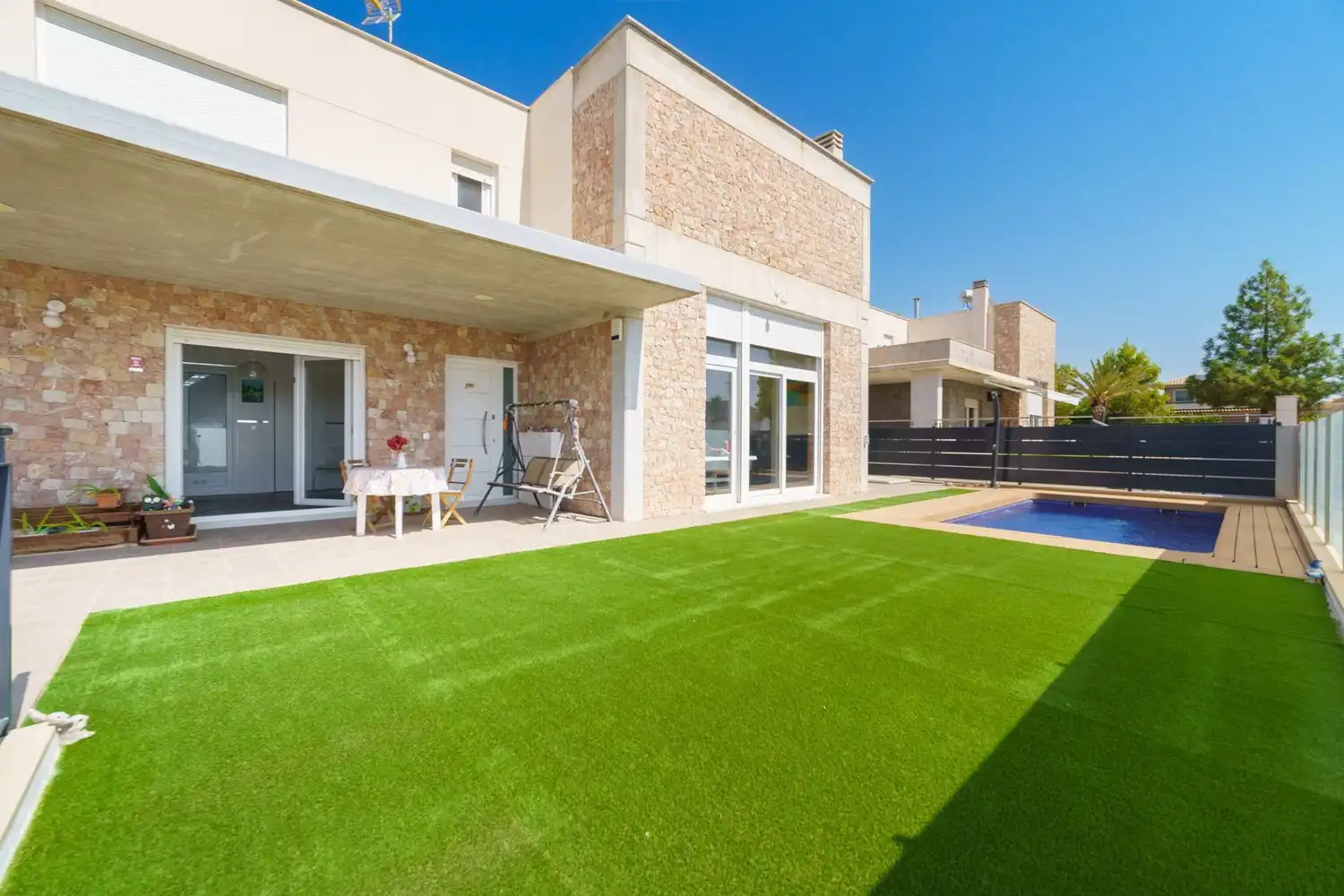 Villa avec piscine à vendre à Calle Costa Dorada 4