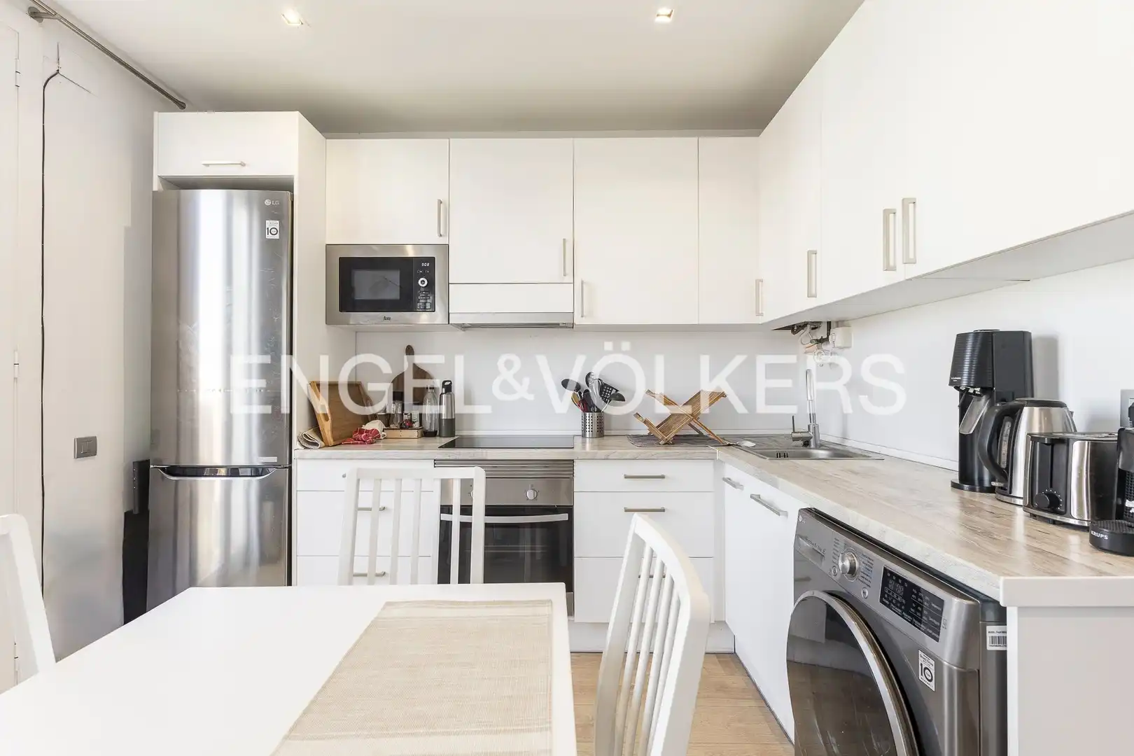 Kitchen of Flat for sale in Barcelona  with Air Conditioner, Heating and Balcony