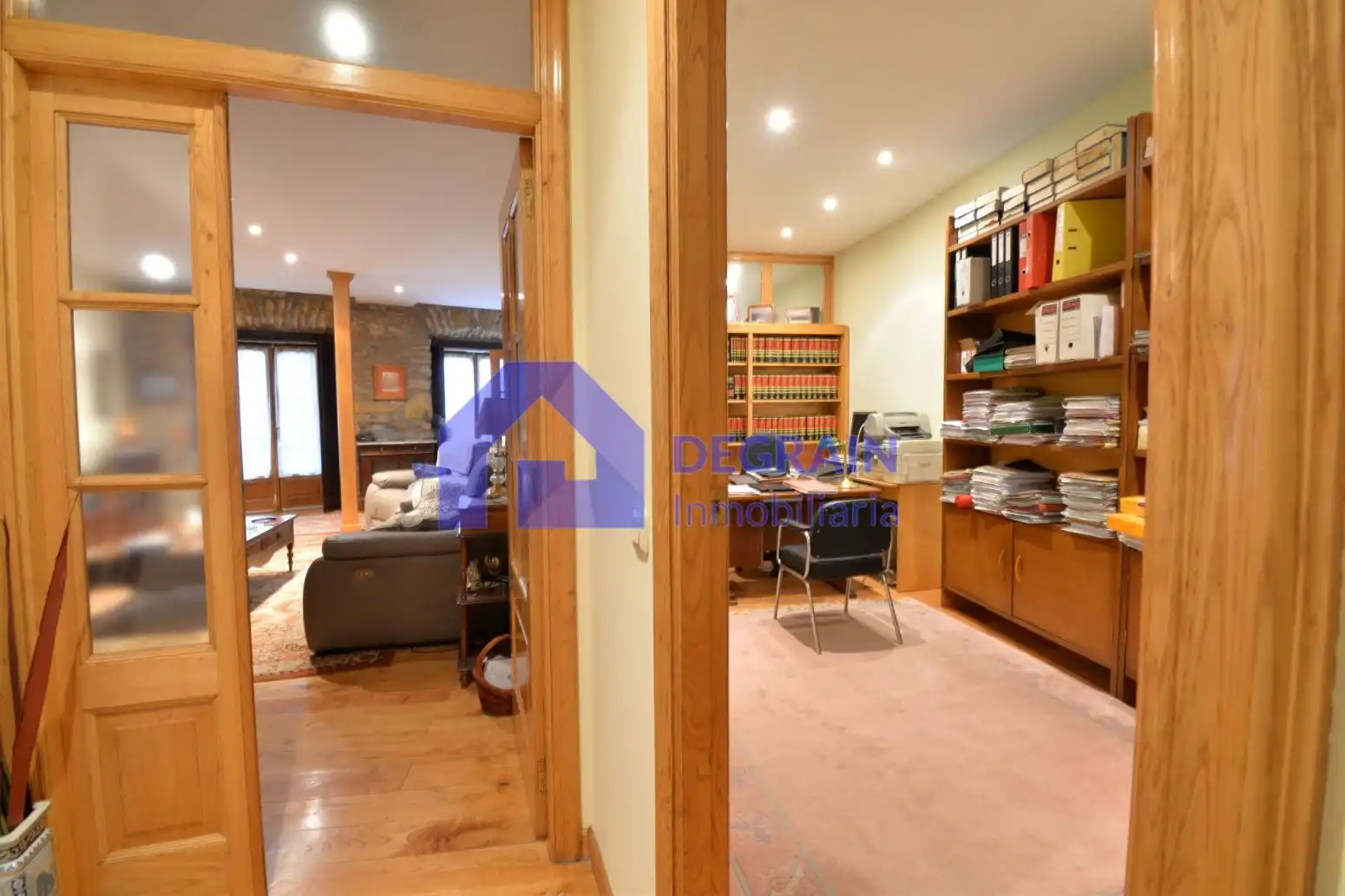 Piso en venta en Oviedo  con Parquet, Terraza y Trastero