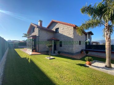 Villa con piscina in vendita a San Xoán de Poio