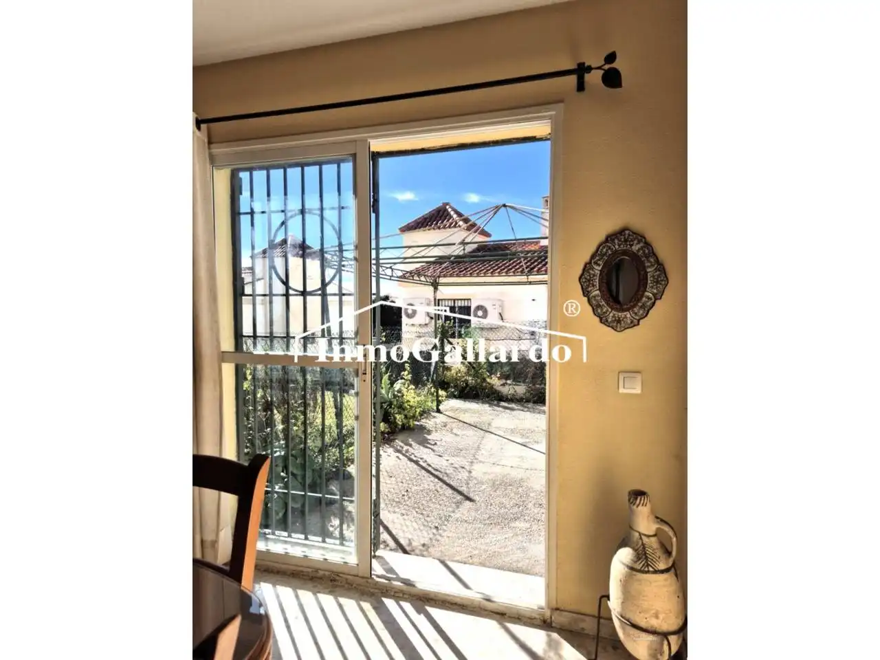 Vista exterior de Casa adosada en venda en Vélez-Málaga amb Jardí privat i Piscina comunitària