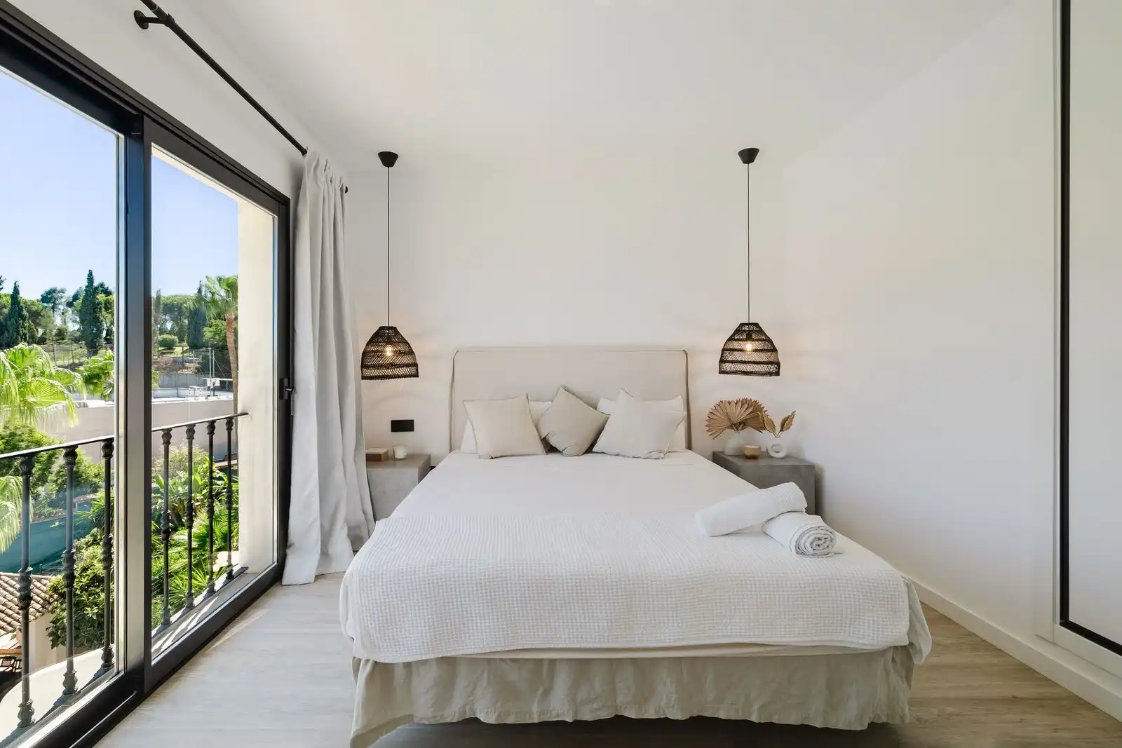 Bedroom of Houses for sale in Marbella  with Air Conditioner, Terrace and Community pool
