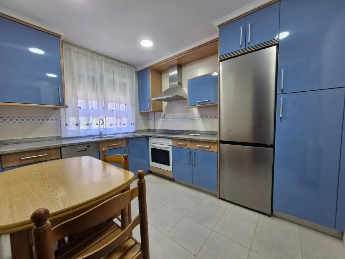 Küche von Einfamilien-Reihenhaus zur Miete in Polanco mit Heizung, Privatgarten und Terrasse