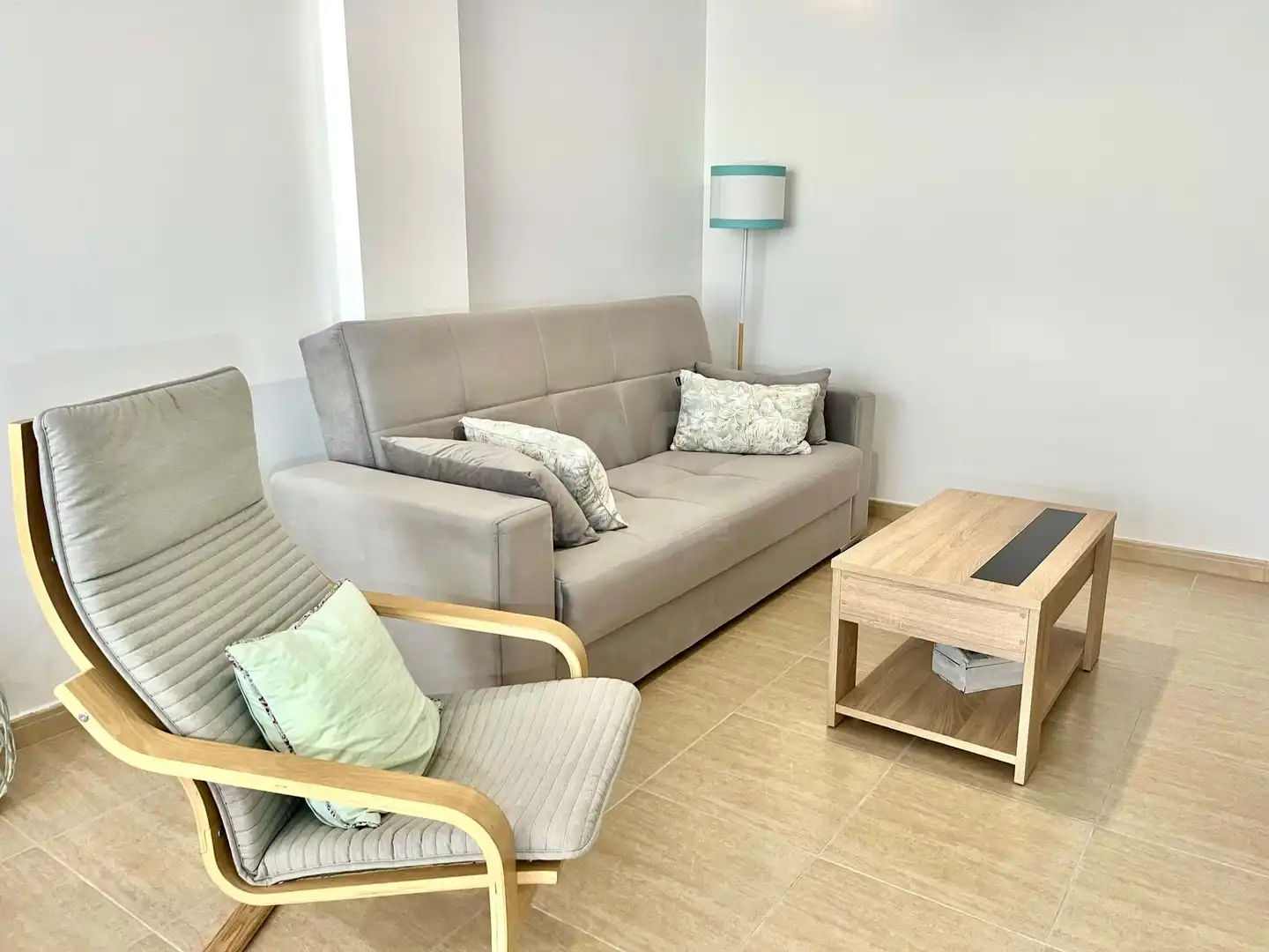 Wohnzimmer von Wohnung zum Verkauf in Torreblanca mit Klimaanlage, Heizung und Schwimmbad