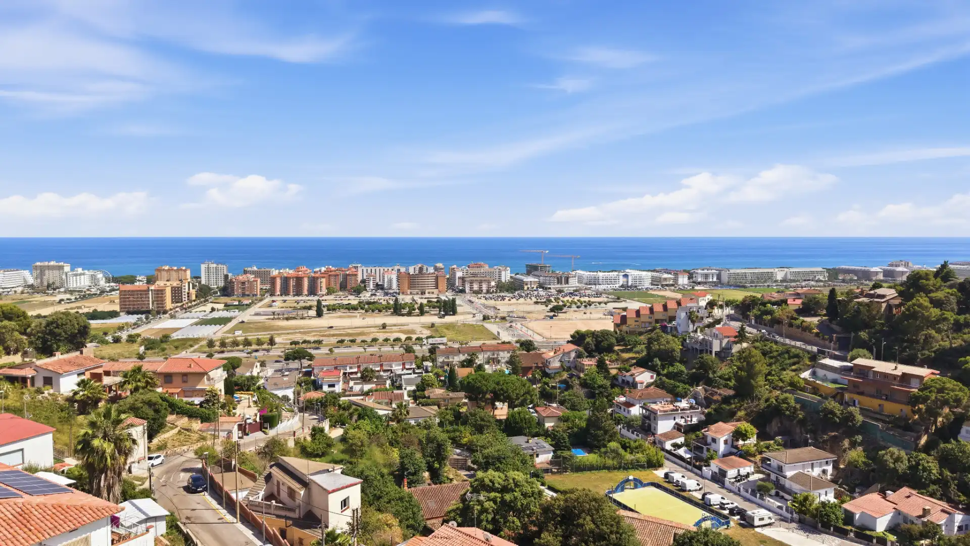 Außenansicht von Einfamilien-Reihenhaus zum Verkauf in Santa Susanna mit Klimaanlage, Privatgarten und Terrasse
