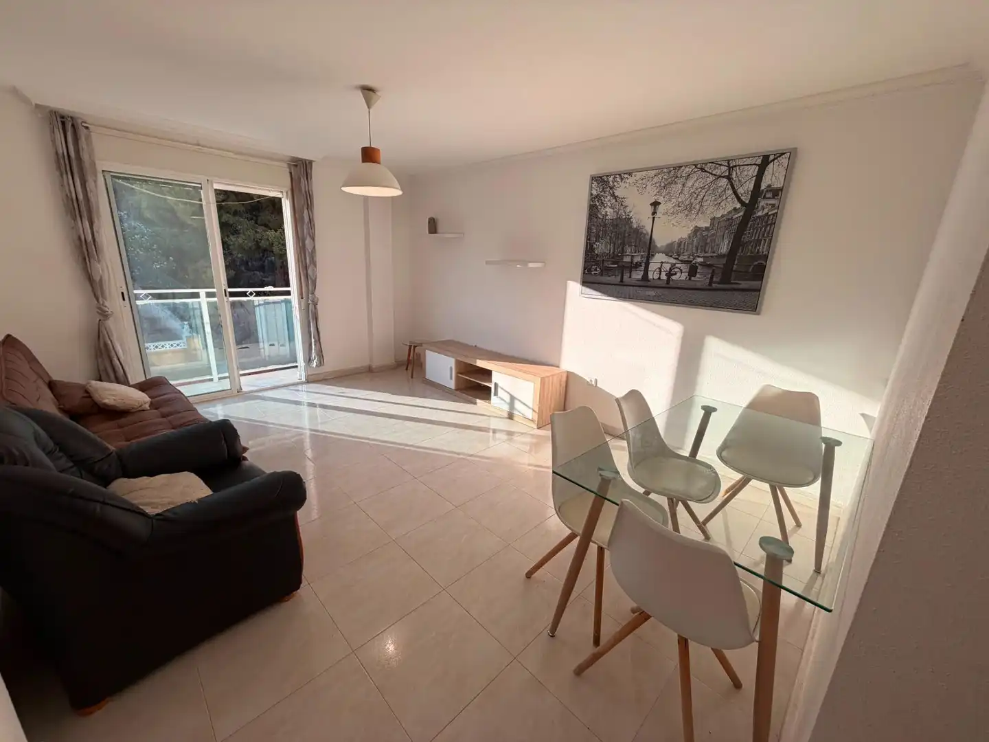 Flat with terrace for sale in Calle de Collao 33