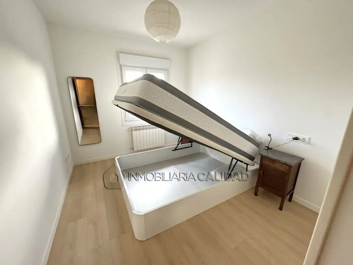 Bedroom of Flat for rent in Burgos  with Heating and Furnished