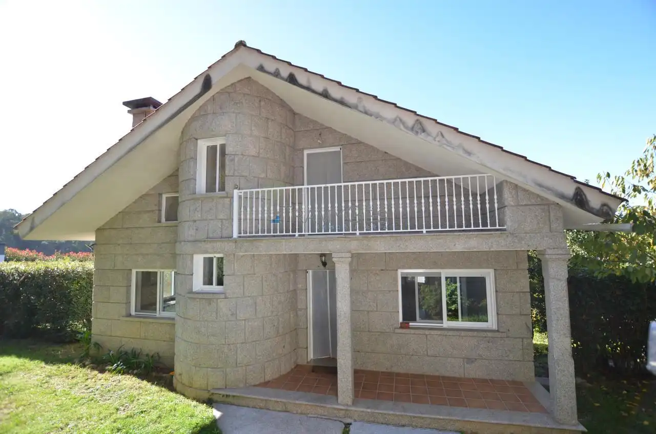 Casa amb piscina en venda a LUGAR A GANDARA